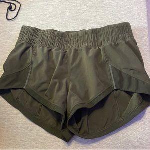 Lululemon shorts army green